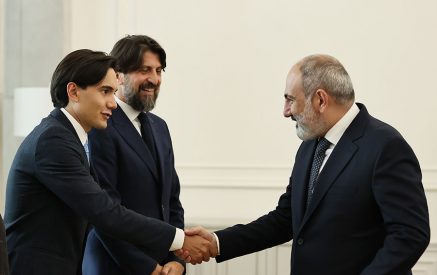 Nikol Pashinyan receives the executive director of the Giro d’Italia multi-day cross-country cycling tournament