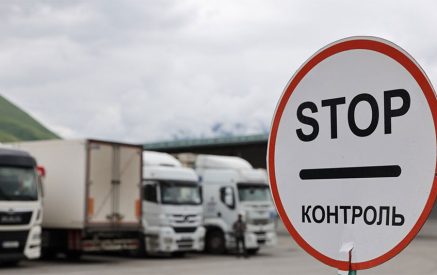 Armenian Drivers ‘Stuck’ In Long Queues At Russo-Georgian Border