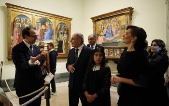 The Prime Minister tours the Vatican Museums with his wife, lays flowers at the statues of Gregory the Illuminator and Gregory of Narek