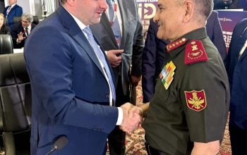 Suren Papikyan held a brief discussion with the Chief of the Defence Staff of the Indian Armed Forces