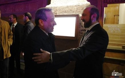 Ararat Mirzoyan welcomed Seyed Abbas Araghchi in Yerevan