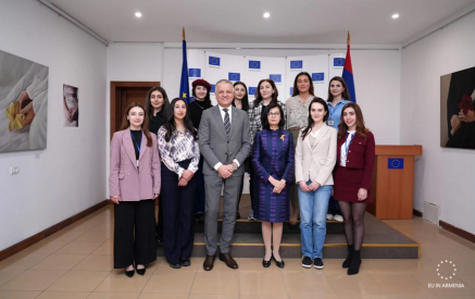 Young European Ambassadors in Armenia met with former EU Commissioner Meglena Kuneva