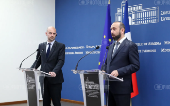 Ararat Mirzoyan and Jean-Noël Barrot exchanged views on the unprecedented opportunities for increased connectivity for the countries of the region and beyond, that can derive from the implementation of the agreement on unblocking of regional communications