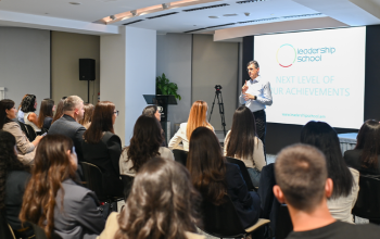 Ralph Yirikian Deliveres Lecture at the Leadership School