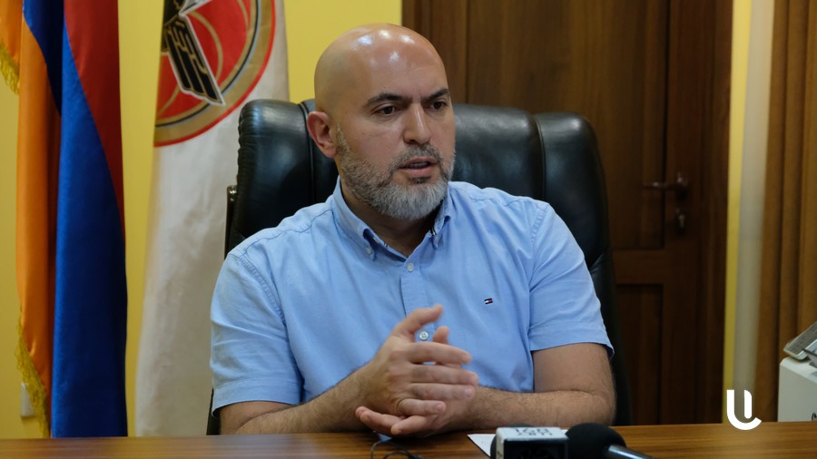 “Your silence is complicity”: Armen Armen Ashotyan stages protest near EU Delegation in Armenia in support of detained 18-year-old Davit Minasyan