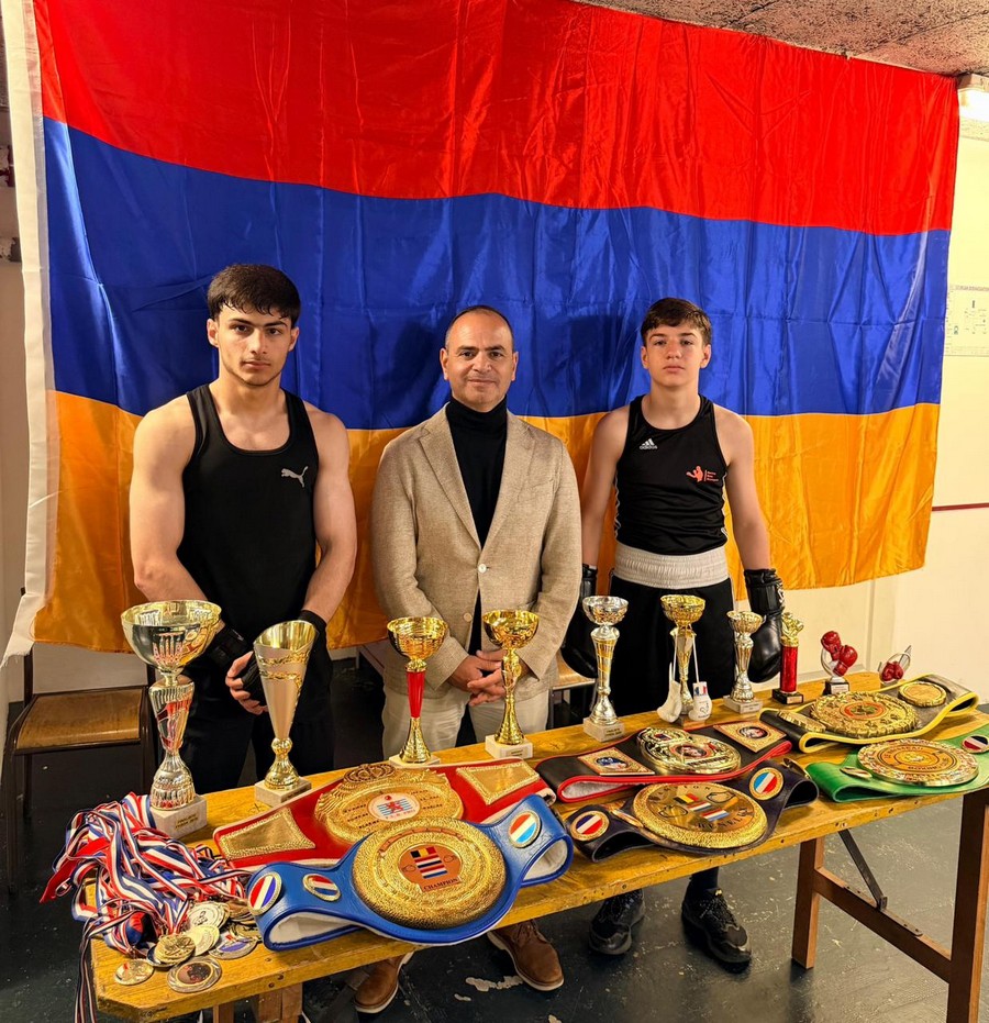 Sinanyan presents certificates of appreciation to members of the Armenian community in Jœuf, France