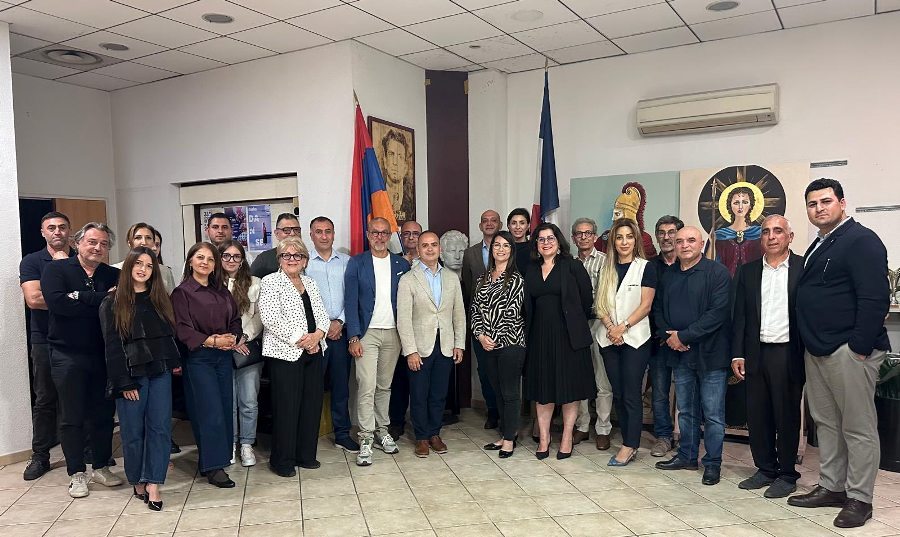Sinanyan, Nîmes Armenians Discuss Revitalizing Community Life