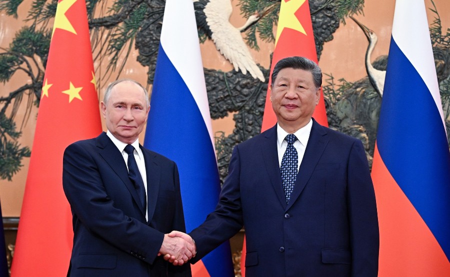 Putin arrives in China
